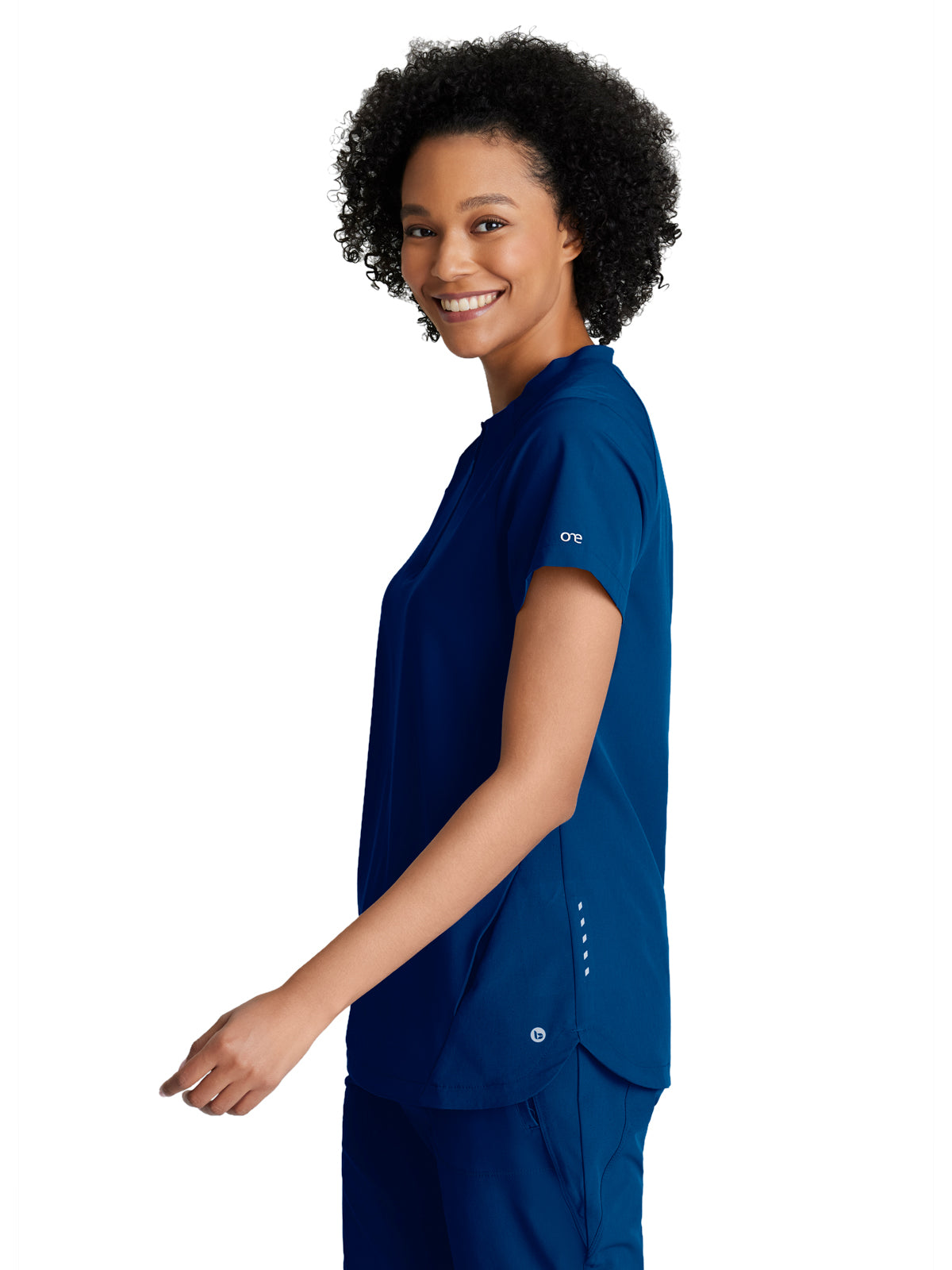 Women's 2 Pocket Banded Zip Collar Flux Scrub Top