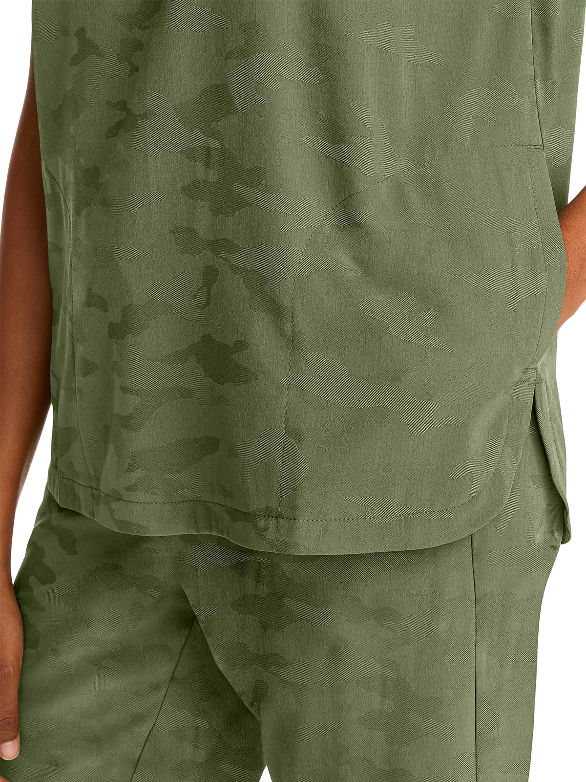 Women's 2-Pocket Journey Camo Mandarin Style Top