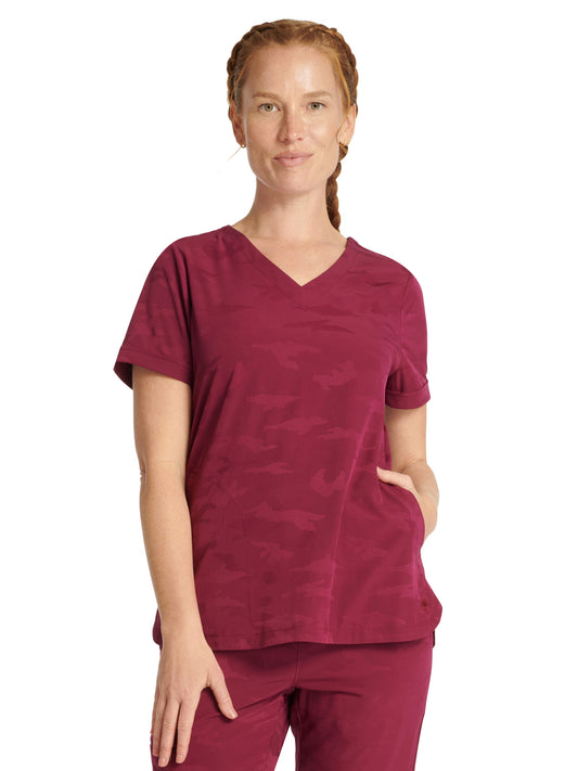 Women's 2-Pocket Joy Curved V-Neck Top