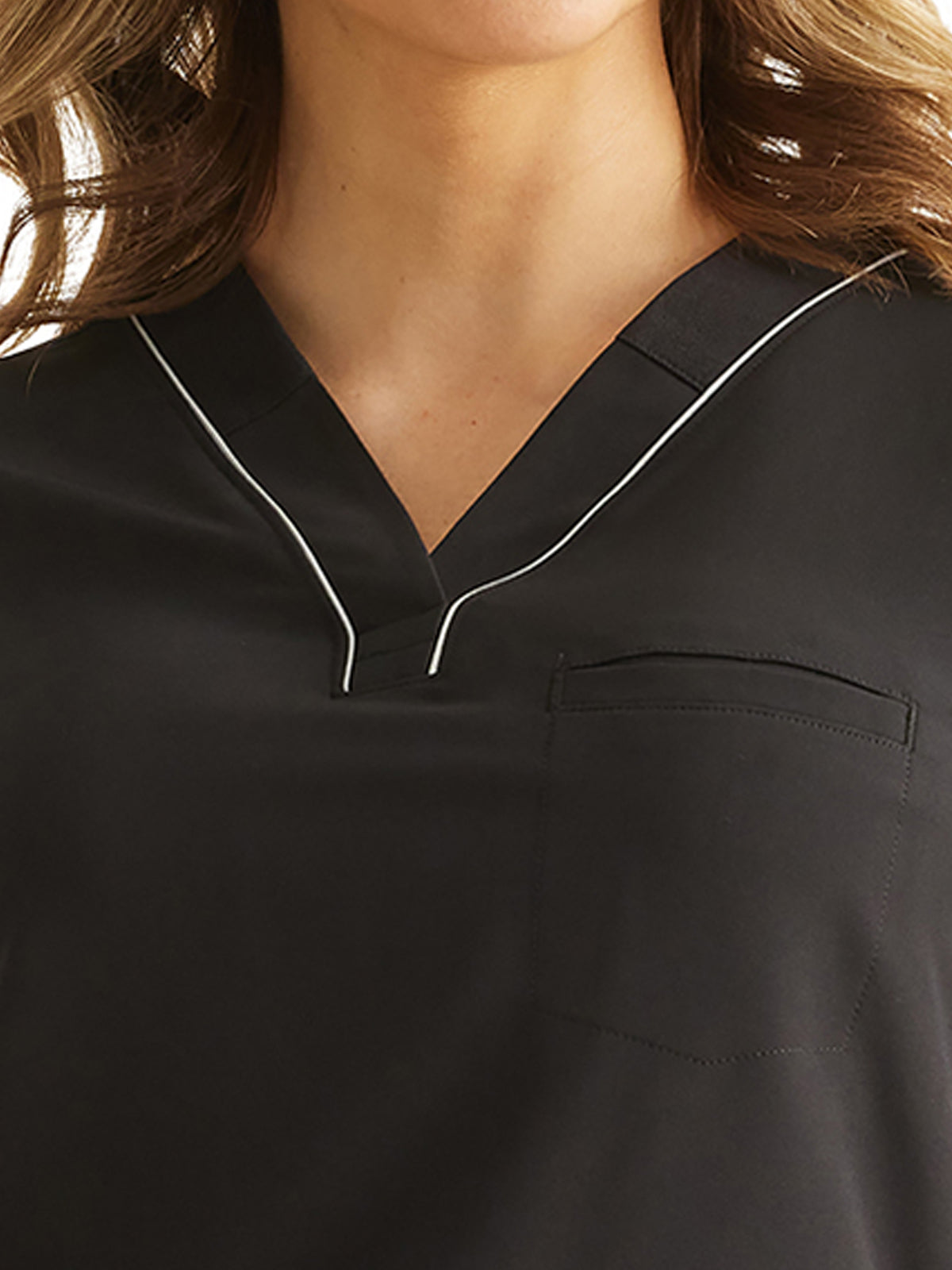 Women's 1-Pocket V-Neck Scrub Top