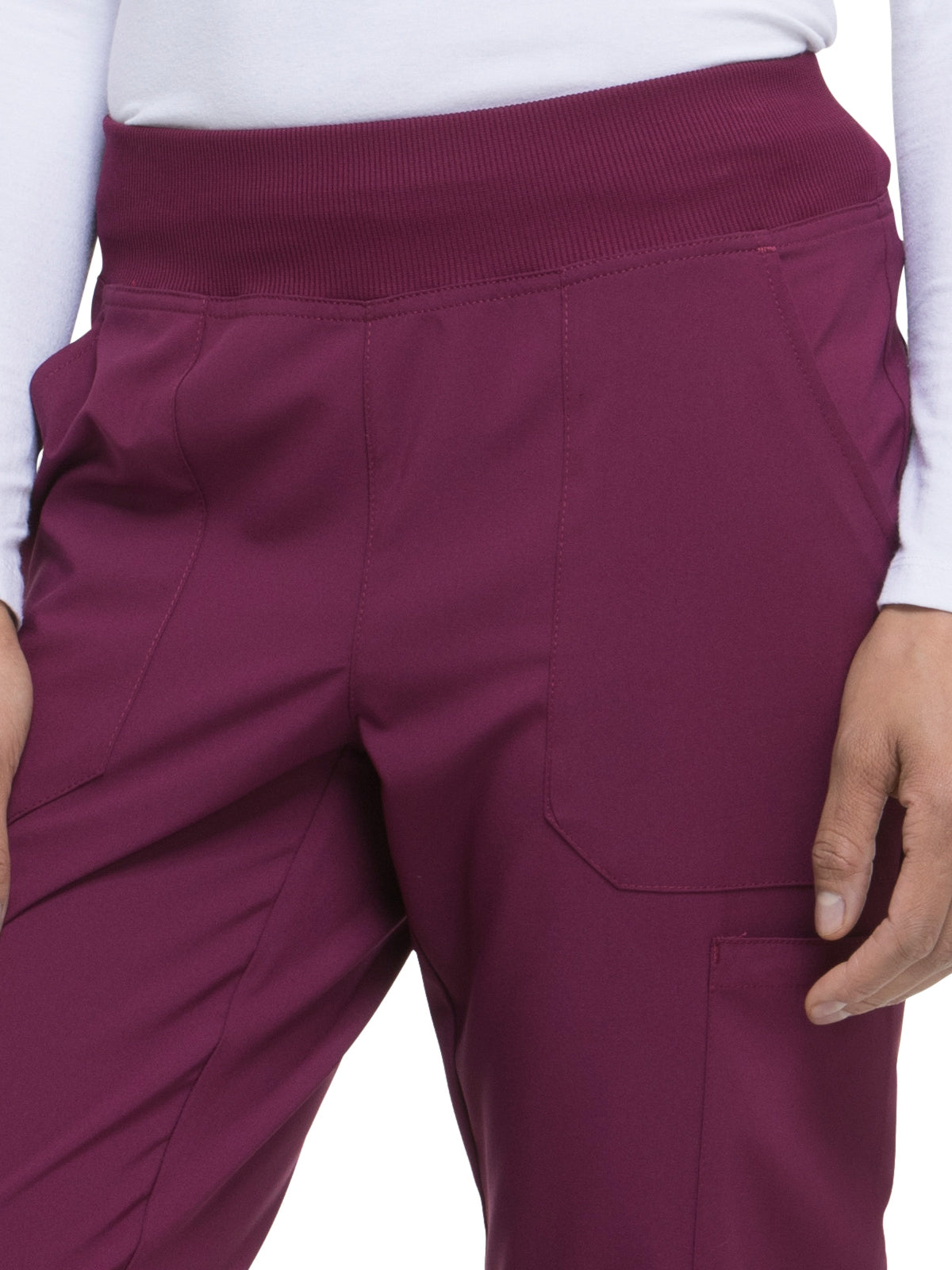 Women's Natural Rise Tapered Leg Pull-On Pant